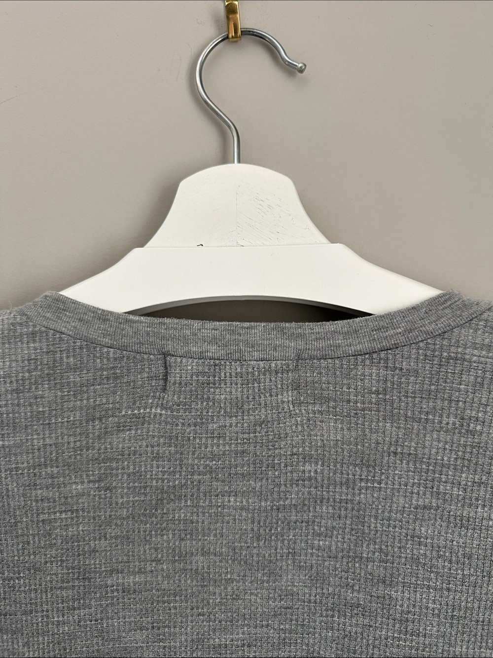 Wildfox Gray Ruffle-Shoulder Ribbed Long Sleeve Top - Picture 14 of 15